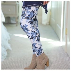 BLUE FLORAL LEGGINGS || LAST ONE ||